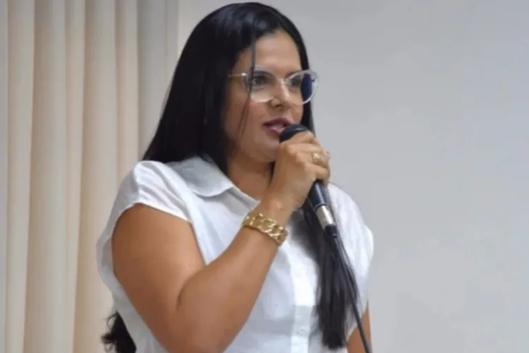 Secretária esclarece exoneração de servidor acusado de desviar recursos em Guanambi