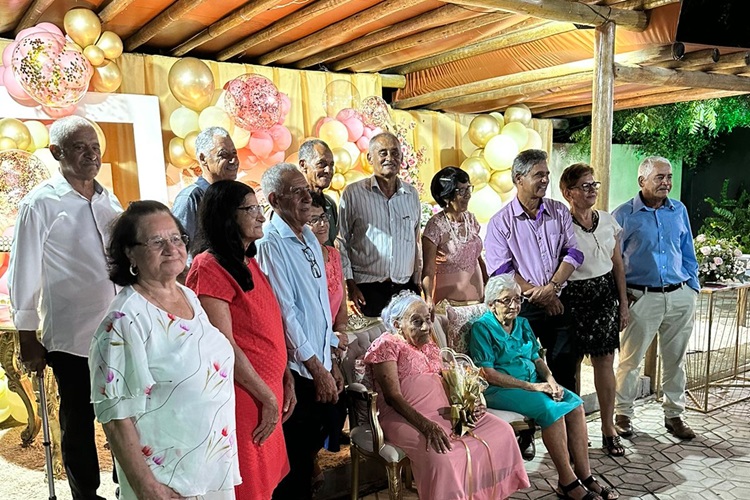 Familiares celebram o centenário de Laly de Oliveira Prates, a dona Roxa, em Guanambi