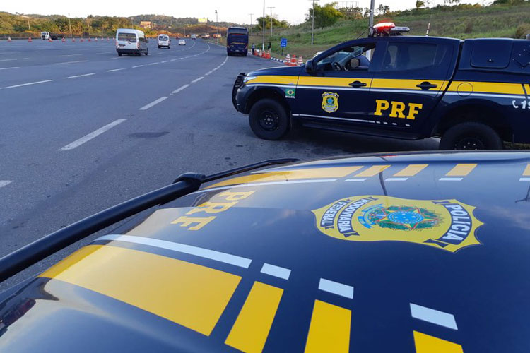 PRF recupera picape de luxo durante Operação Baveic Carro Bom em Bom Jesus da Lapa