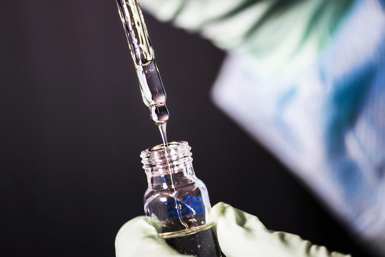 Brasil anuncia parceria com Oxford para produção de vacina contra a Covid-19
