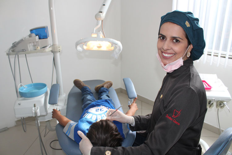 Consultório Odontológico Dentes Claros transforma o seu sorriso