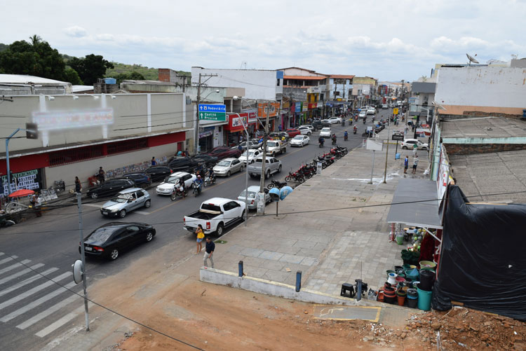 Prefeito cobra mais dinâmica dos comerciantes e da CDL no fortalecimento do comércio brumadense