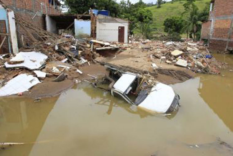 Duas pessoas estão desaparecidas por causa das chuvas na Bahia