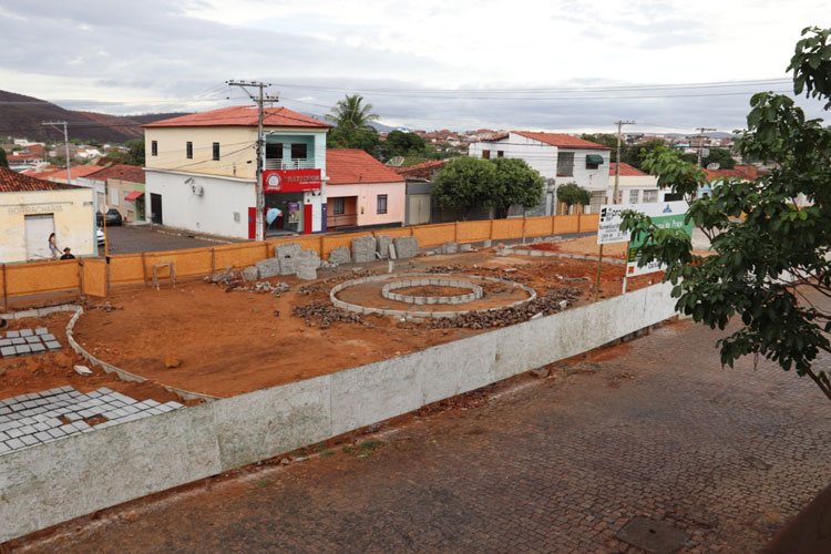 Brumado: Moradores no entorno da Praça Nelson Lula mantém resistência à construção de rotatória