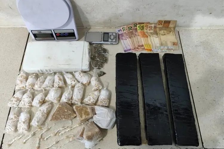 Policial militar é preso após ser encontrado com 4 kg de drogas em Vitória da Conquista