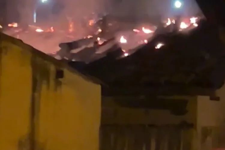 Casa pega fogo na rua São João em Brumado