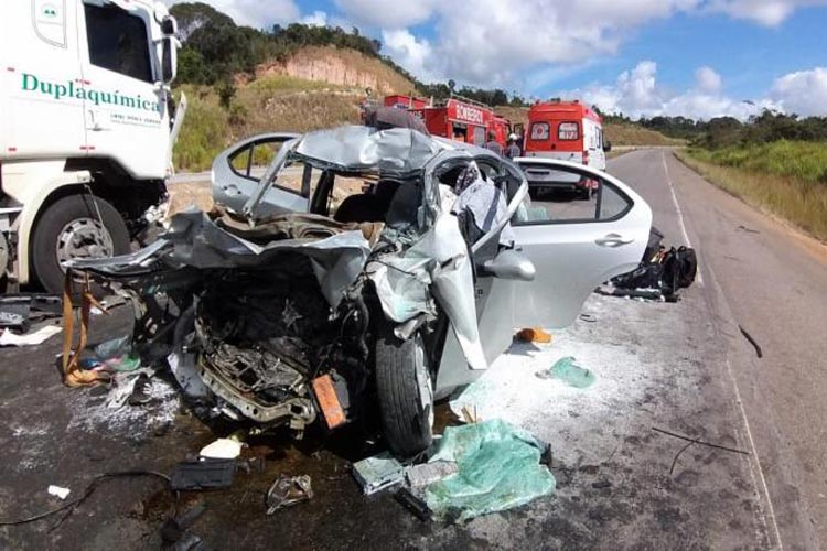 Duas pessoas morrem em grave acidente na BR-101 em Esplanada