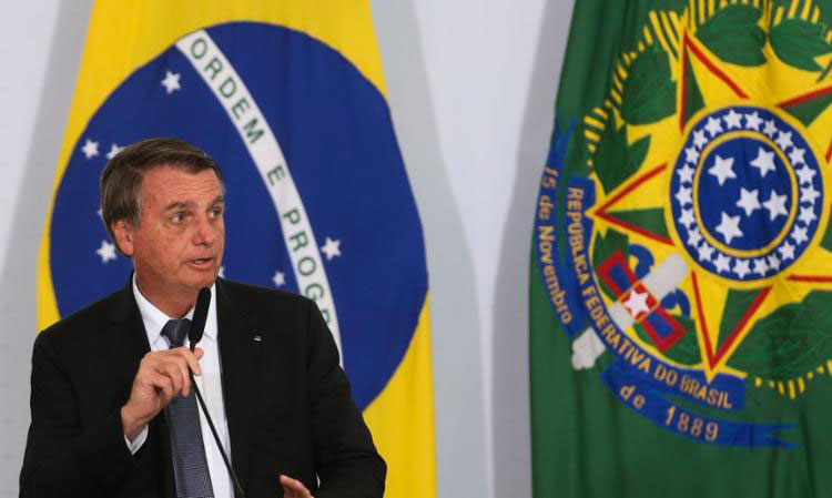 Presidente regulamenta auxílio gás e Programa Alimenta Brasil