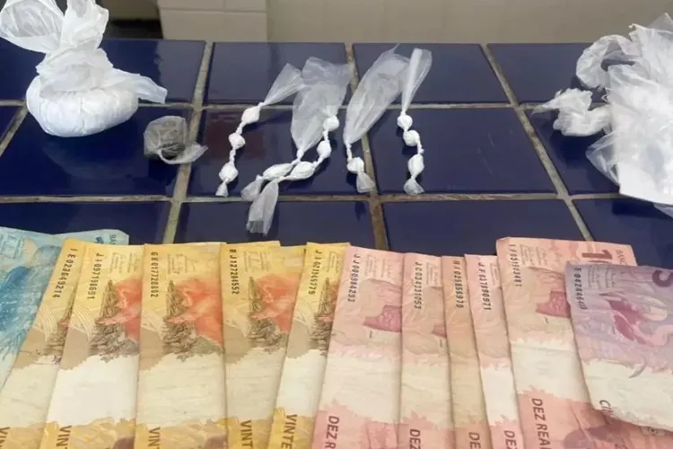 PM desarticula ponto do tráfico de drogas no Bairro Malhada Branca em Brumado