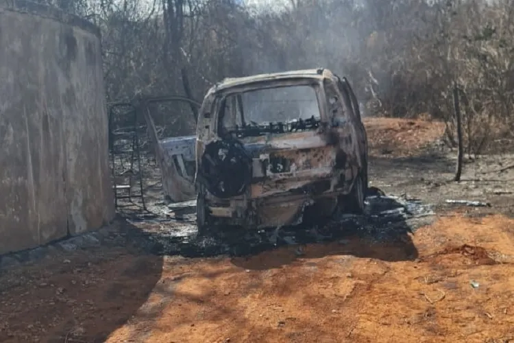 Homem morto em frente ao Fórum de Caetité estava acompanhado do filho, diz PM