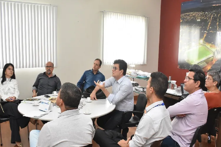 Secretários municipais discutem instalação do Serviço Social da Indústria em Guanambi
