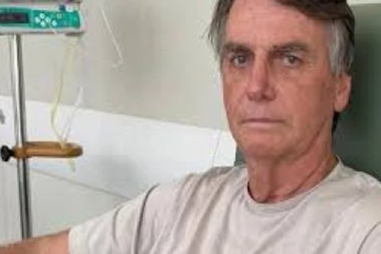 Jair Bolsonaro recebe alta hospitalar e volta a cumprir pena na PF