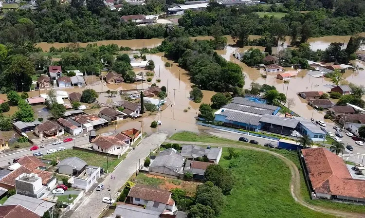 Quase 57 mil pessoas foram afetadas pelos temporais no Paraná