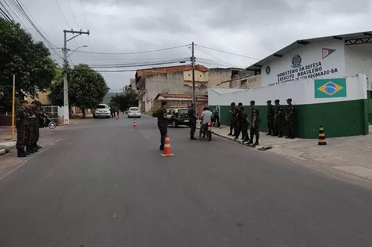 Brumado: Tiro de Guerra e SMTT realizam blitz educativa em alusão ao Maio Amarelo