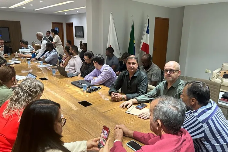 Em audiência com prefeitos, governador assegura medidas de convivência com a seca