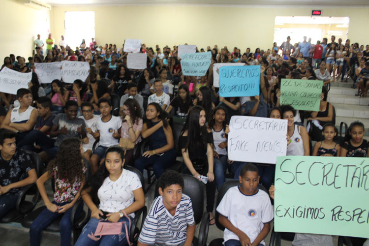 Alunos aprovam tempo integral, mas cobram do prefeito de Brumado respeito e estrutura nas escolas