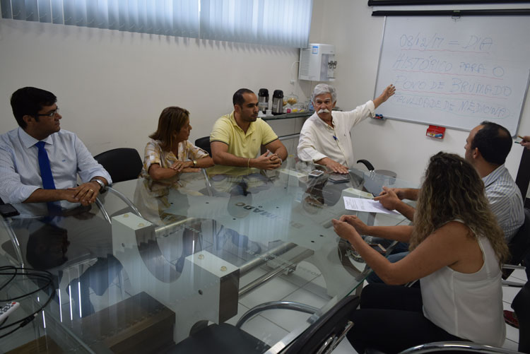 Prefeito faz pronunciamento oficial para anunciar a implantação do curso de Medicina em Brumado