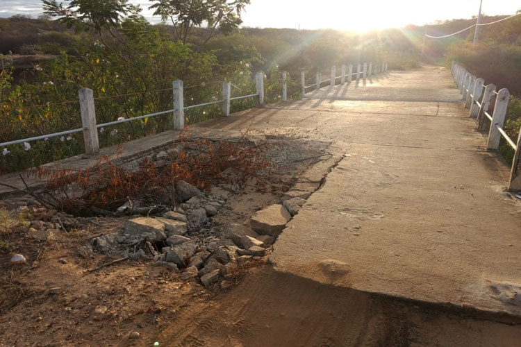 Usuários cobram manutenção da ponte sobre o Rio São João no Iguatemi, entre Brumado e Livramento