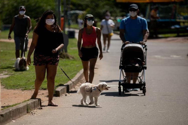 Brasil tem 407 mortes por Covid-19 em 24 h