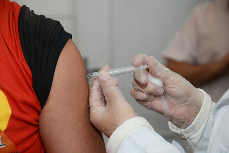 Bahia está entre os 8 estados que ainda não bateram meta de vacinação contra a gripe