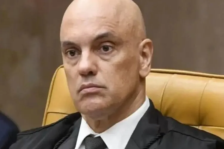 Ministro Alexandre de Moraes nega devolução de passaporte a Jair Bolsonaro