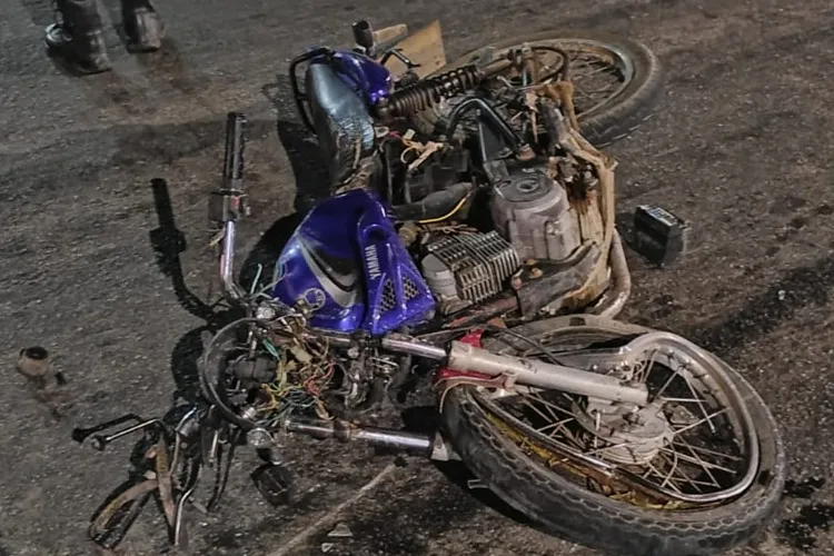 Criança de três escapa ilesa de grave acidente entre carro e moto em Guanambi
