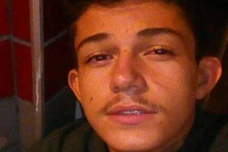 Adolescente de 17 anos é morto com três tiros dentro de casa em Caetité