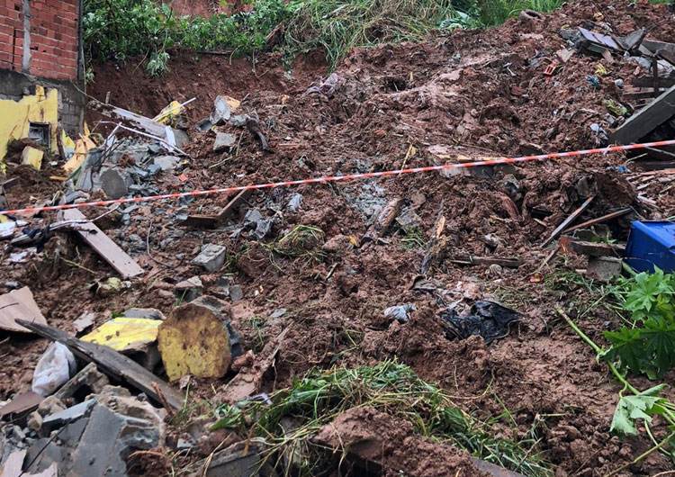 Deslizamento de terra mata bebê de 3 meses em São Paulo