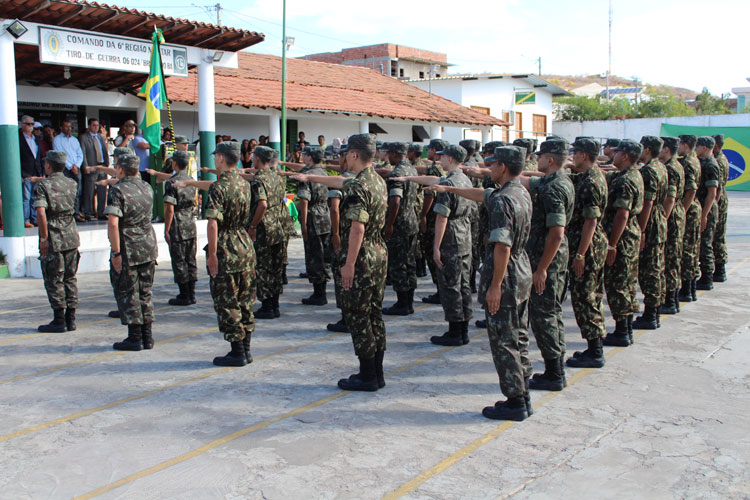 Em solenidade, Tiro de Guerra 06/024 celebra dia do soldado em Brumado