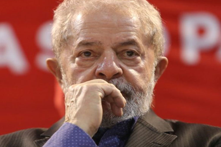 PT vai informar ao vivo prisão de Lula para mobilizar militância