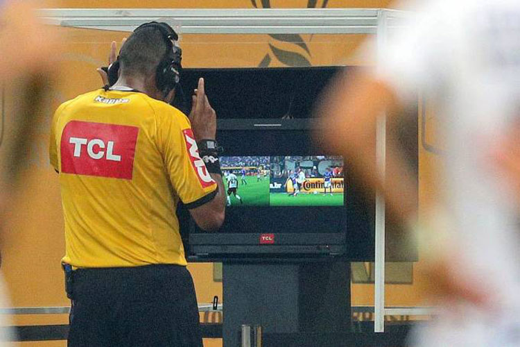 Arbitragem no Brasil melhorou com o VAR, aponta relatório da CBF