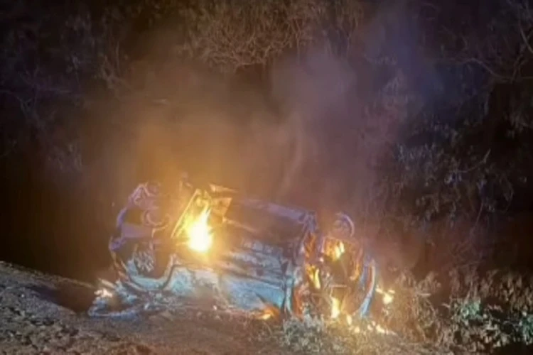 Carro de tenente do 24º BPM pega fogo em acidente na zona rural de Brumado