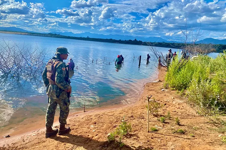 Inema e Polícia Ambiental realizam fiscalização na barragem Riacho do Paulo em Dom Basílio