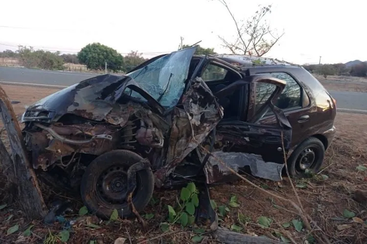 Homem de 23 anos fica ferido após perder controle de veículo na BR-030 em Guanambi