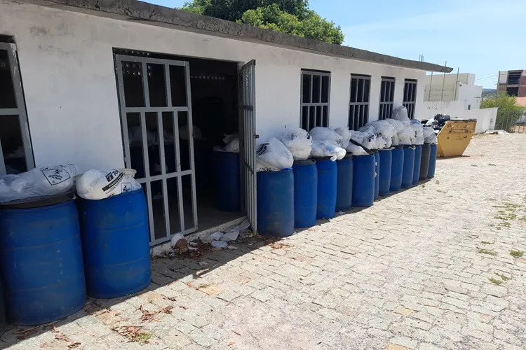 Sem coleta, lixo fica acumulado e revolta populares em Brumado