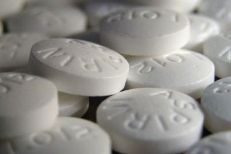 Uso diário de Aspirina evita infarto, mas aumenta em quase 50% risco de hemorragia