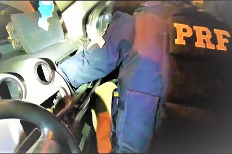 Milagres: Homem é preso na BR -116 ao ser flagrado com 30 Kg de cocaína em painel de carro