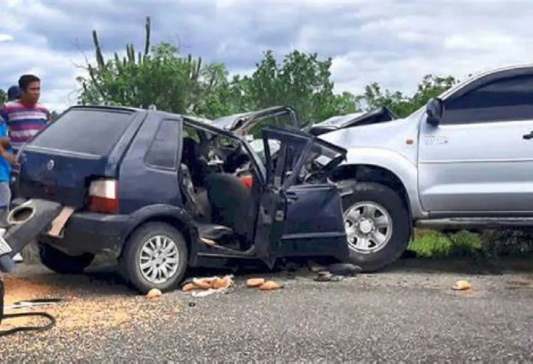 Cinco pessoas da mesma família morrem em acidente na BA-220 em Monte Santo