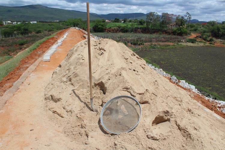 Embasa realiza obras de manutenção na Barragem do Rio do Antônio em Brumado