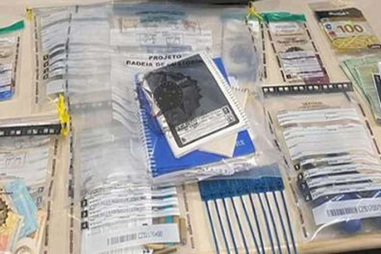 Brumado: Homem é preso e polícia encontra arma de fogo guardada em baú