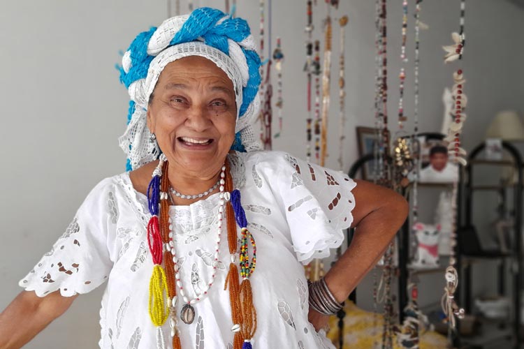 Pioneira com seu tabuleiro em Brumado, Dona Dete homenageia todas as Baianas do Acarajé