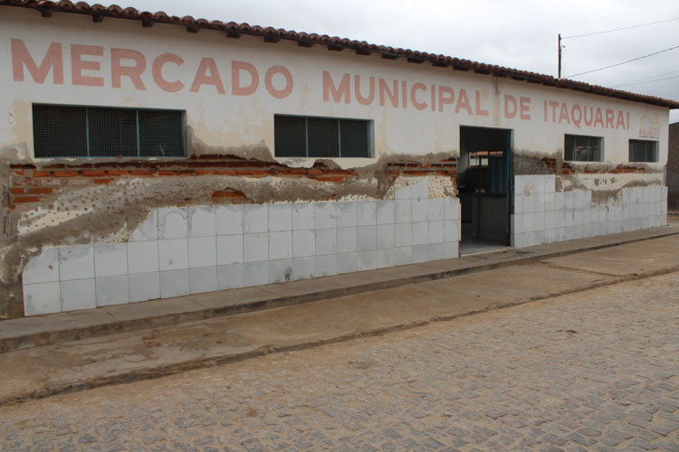 Brumado: Em Itaquaraí, Elias Piau colhe assinaturas de populares para reforma do mercado