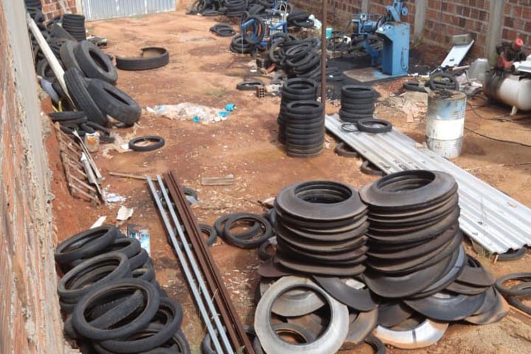 Brumado: Moradores denunciam terreno baldio com pneus acumulando água no Esconso