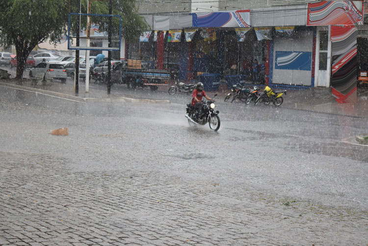 Sertão da Bahia: Regiões de Brumado e Caculé comemoram as boas chuvas de verão de 2018