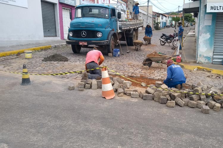 Mesmo com decreto de isolamento social, município de Brumado mantém obras de infraestrutura