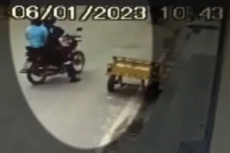 Homem em moto rouba malote com mais de R$ 160 mil em Formosa do Rio Preto