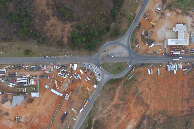 Caminhoneiros articulam greve por tabela do frete mínimo