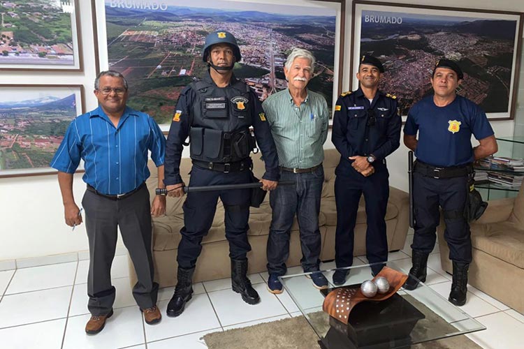Guarda Municipal de Brumado recebe fardas e equipamentos novos