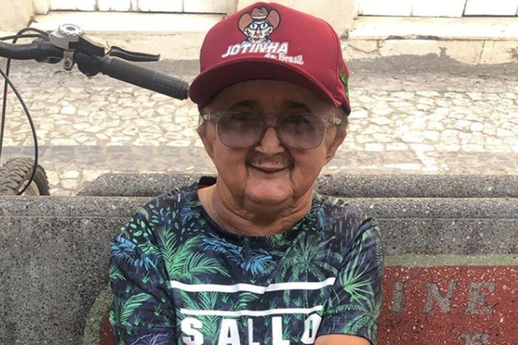 Mãe e familiares de Jotinha testam positivo para Covid-19 dias após morte do humorista