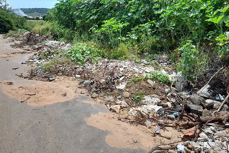 Brumado: Lixo e entulho despejado de modo irregular invade a Cascalheira